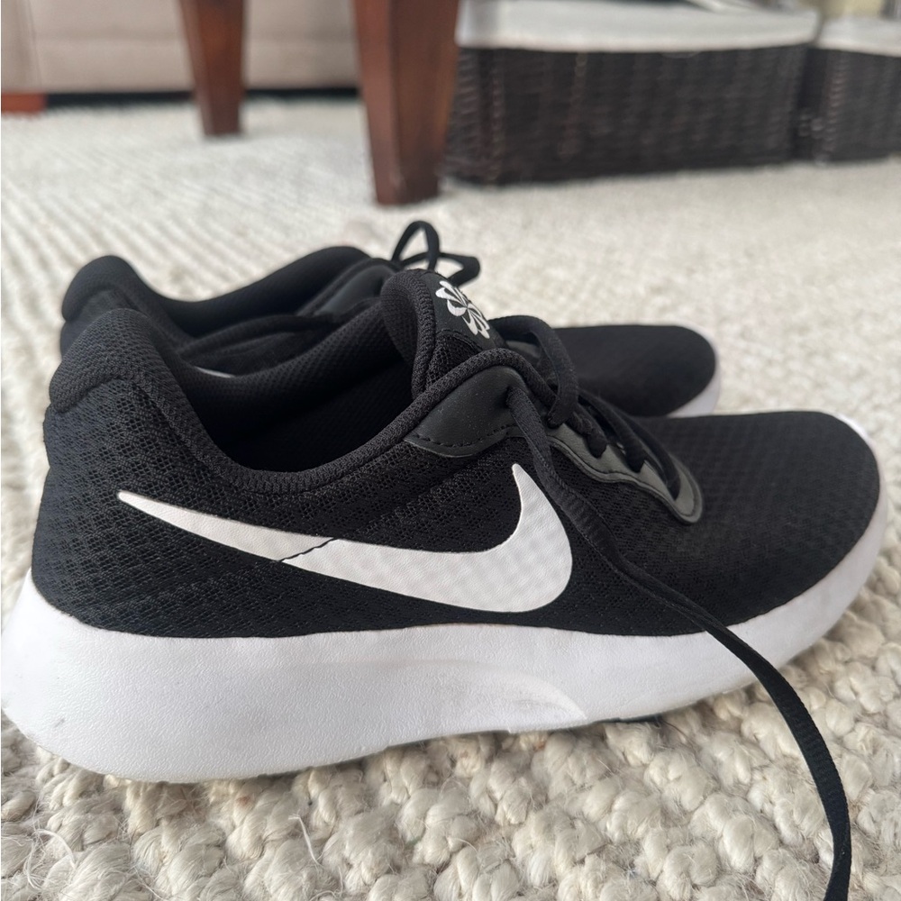 Nike Tanjun Sneaker